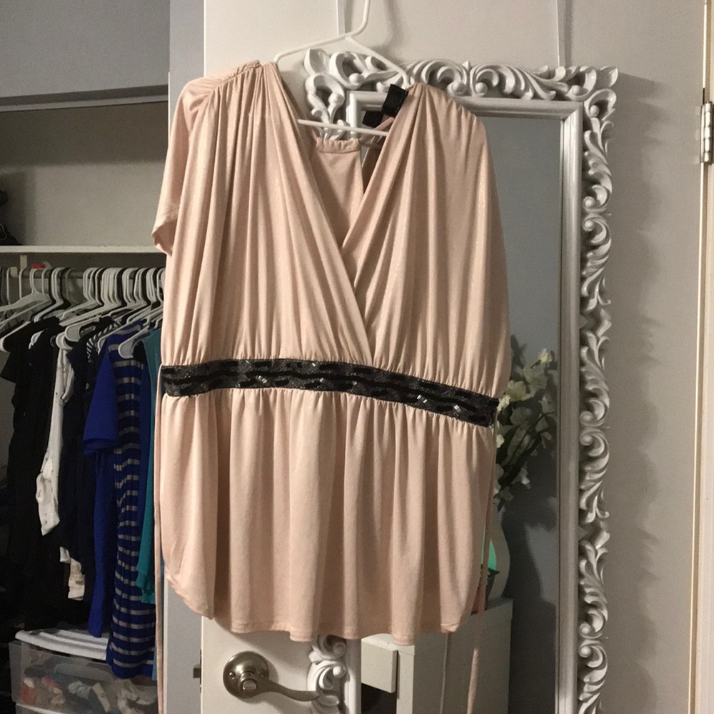 Sparkly blush blouse form torrid, size 2